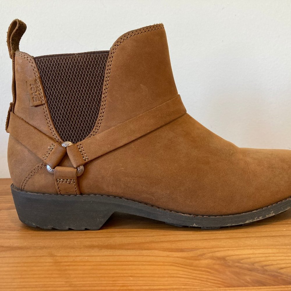 Teva De La Vina Dos Chelsea boots, womens size 9, tan color